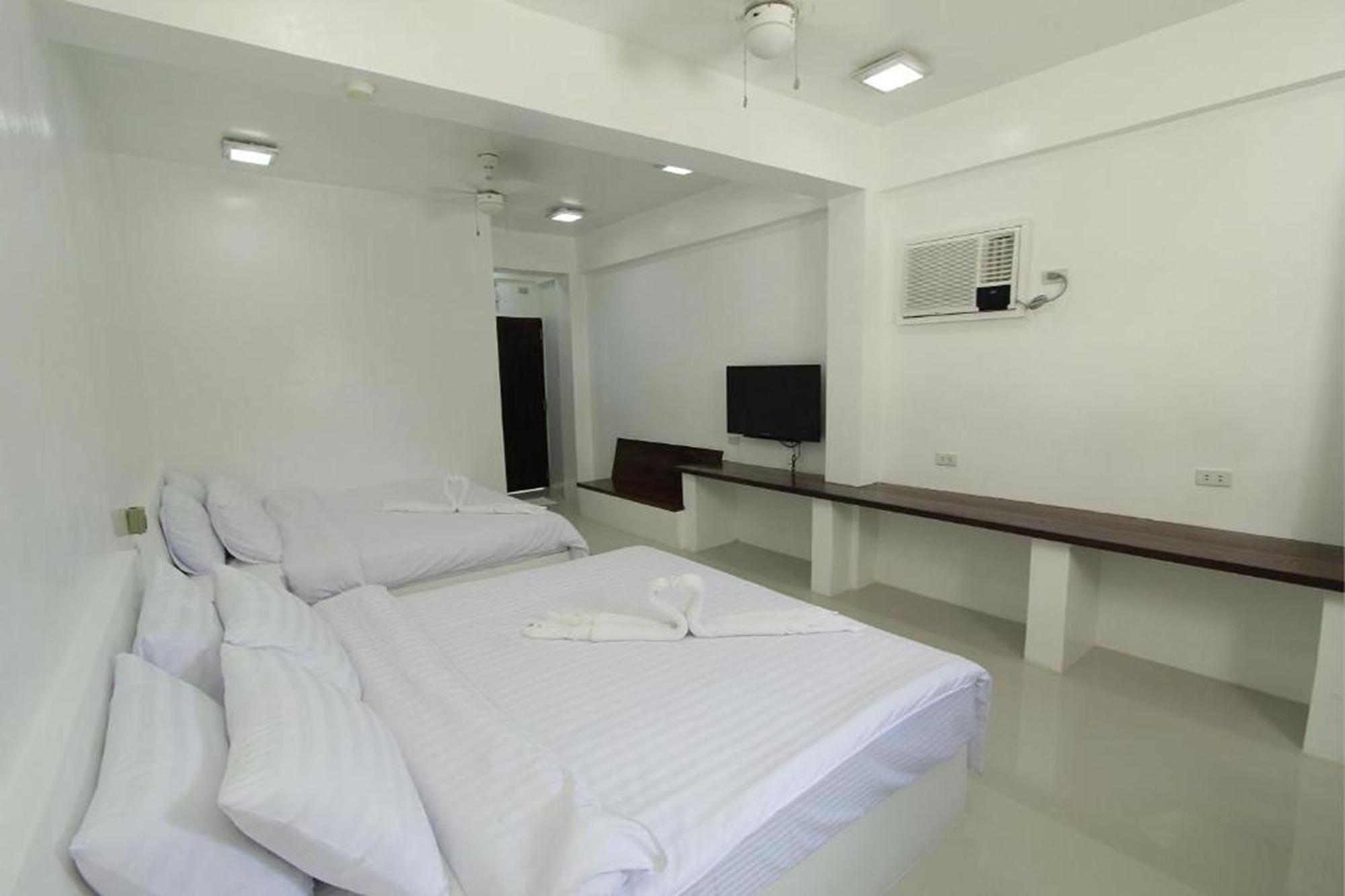 Coron Bluewave Hotel Exterior foto